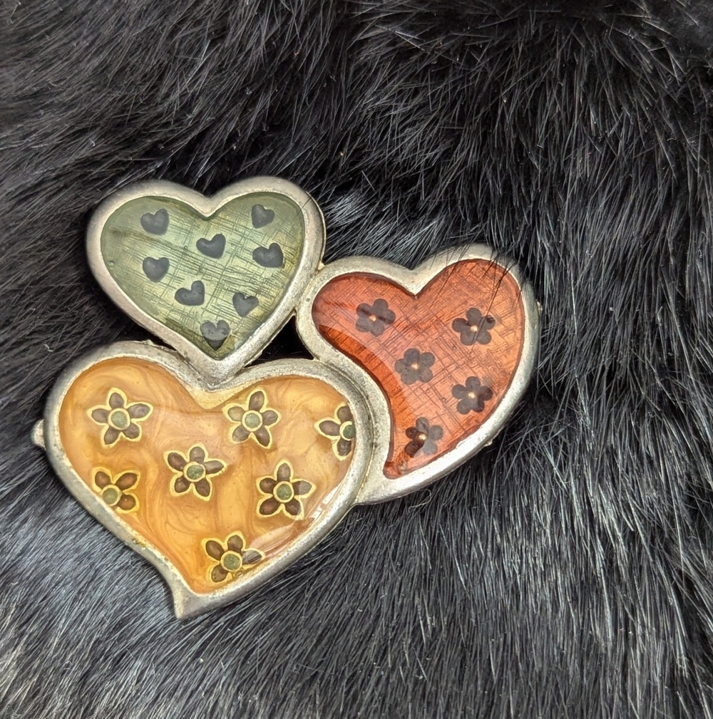 🧡 Kenneth Cole 3 Hearts Shaped Brooch Floral Design